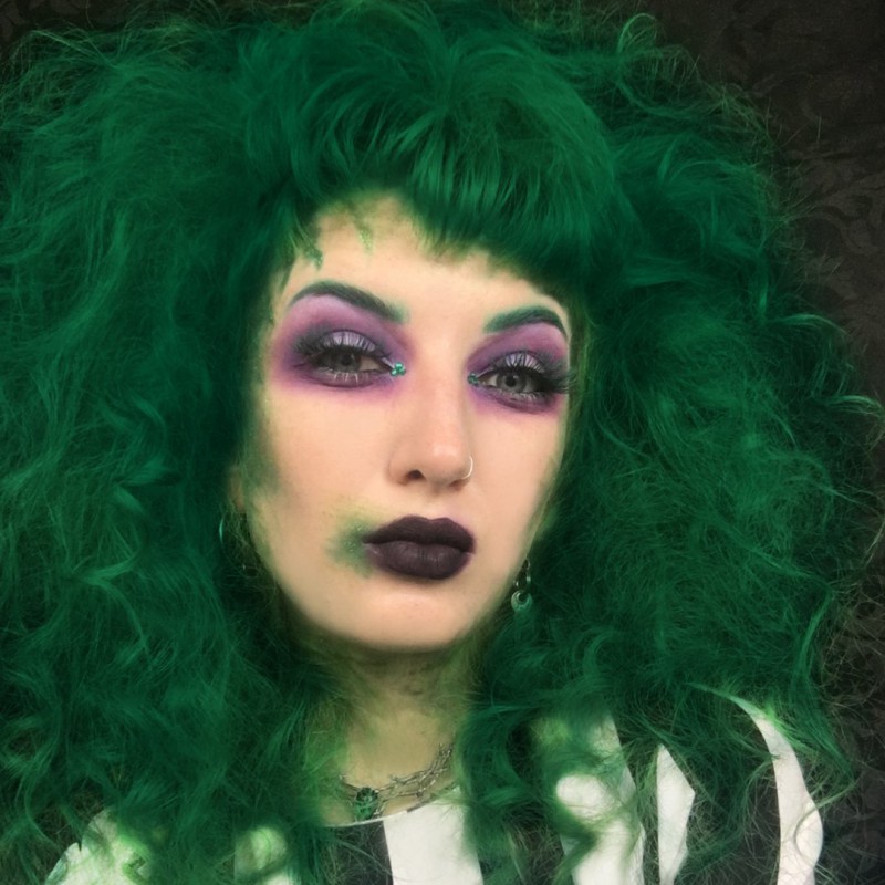 Зеленую краску для волос manic panic